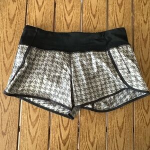NWOT Lululemon Athletica Speed Short Size 8